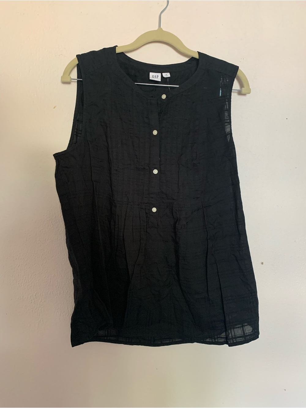 GAP Black Sleeveless Button-Front Camisole
